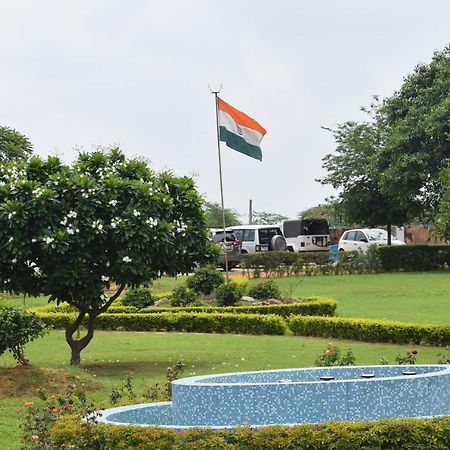 Вилла Aravali Hill View Estate Гургаон Экстерьер фото