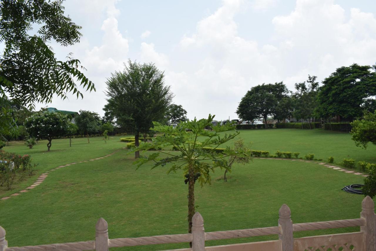 Вилла Aravali Hill View Estate Гургаон Экстерьер фото