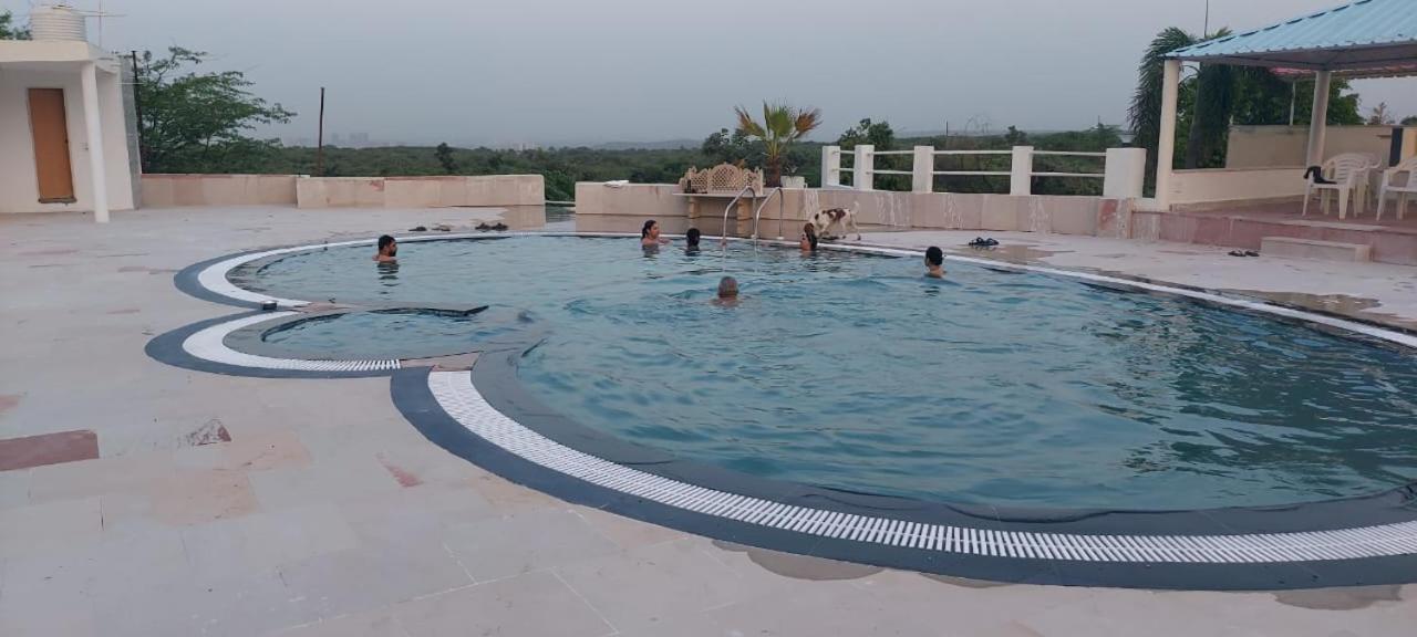 Вилла Aravali Hill View Estate Гургаон Экстерьер фото