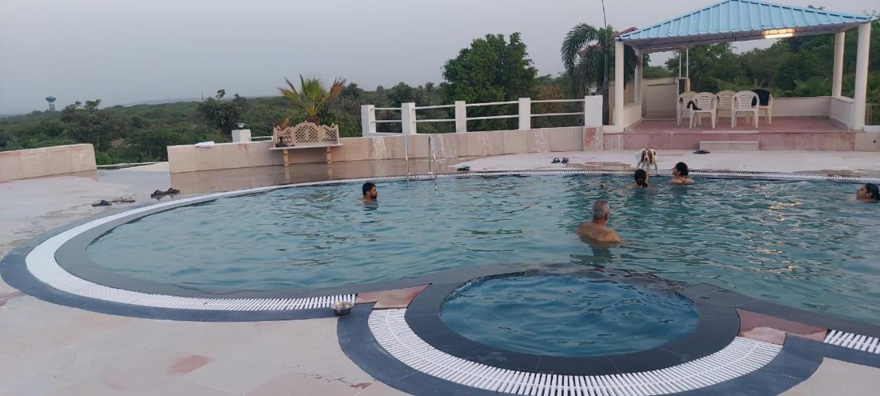 Вилла Aravali Hill View Estate Гургаон Экстерьер фото